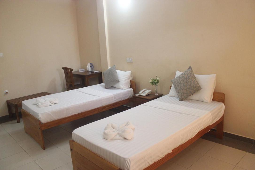 Hotel Oviya Vavuniya Luaran gambar