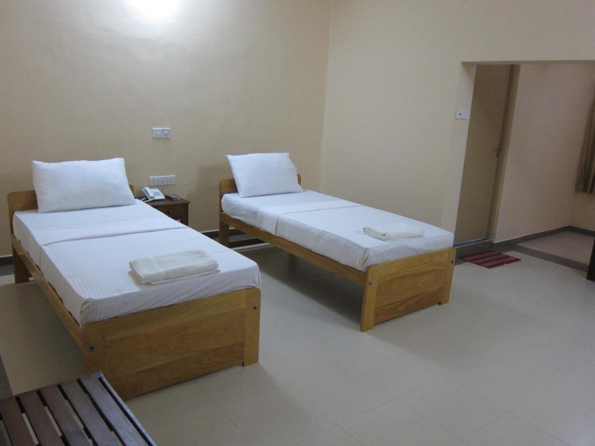 Hotel Oviya Vavuniya Luaran gambar