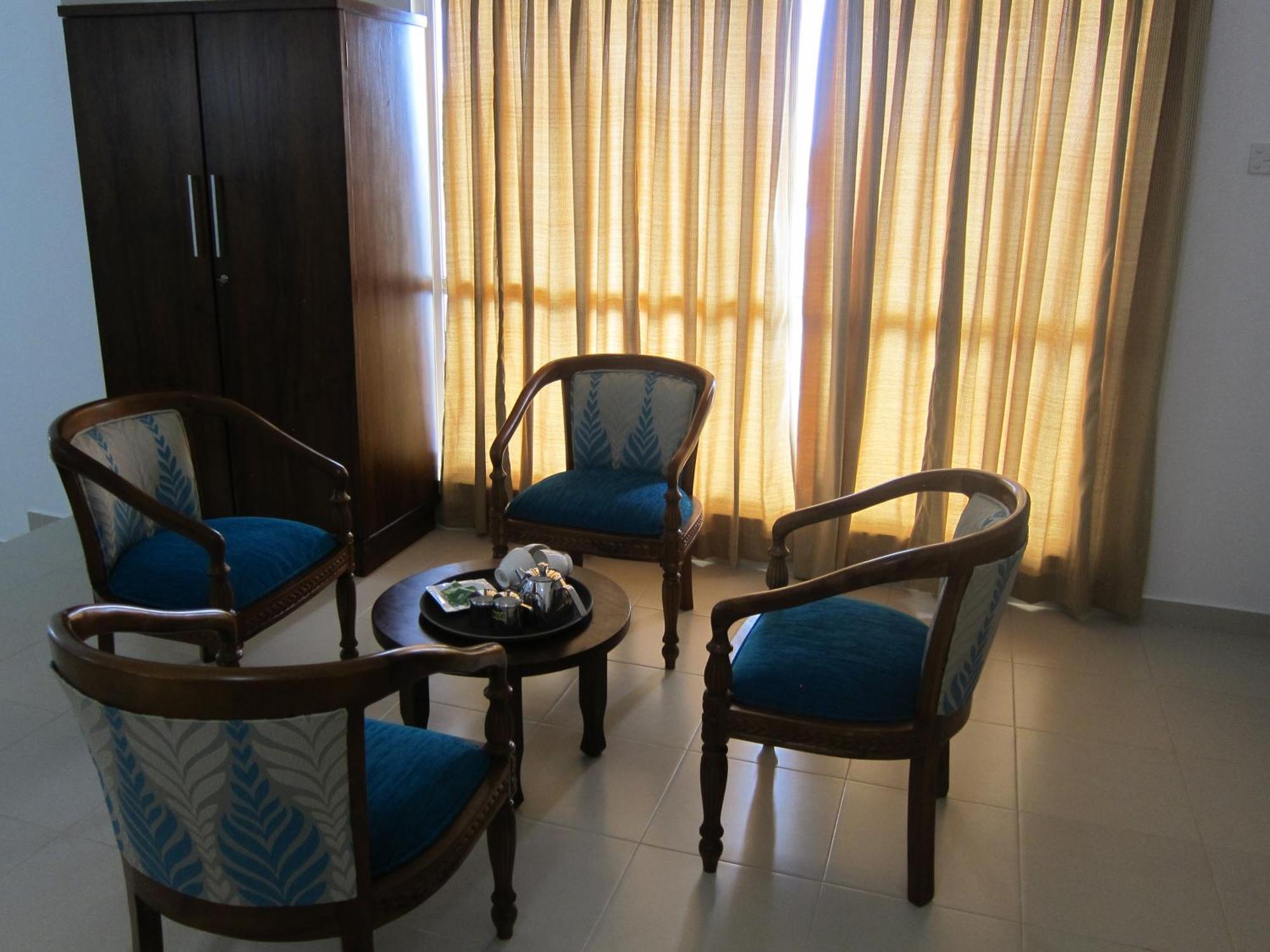 Hotel Oviya Vavuniya Luaran gambar