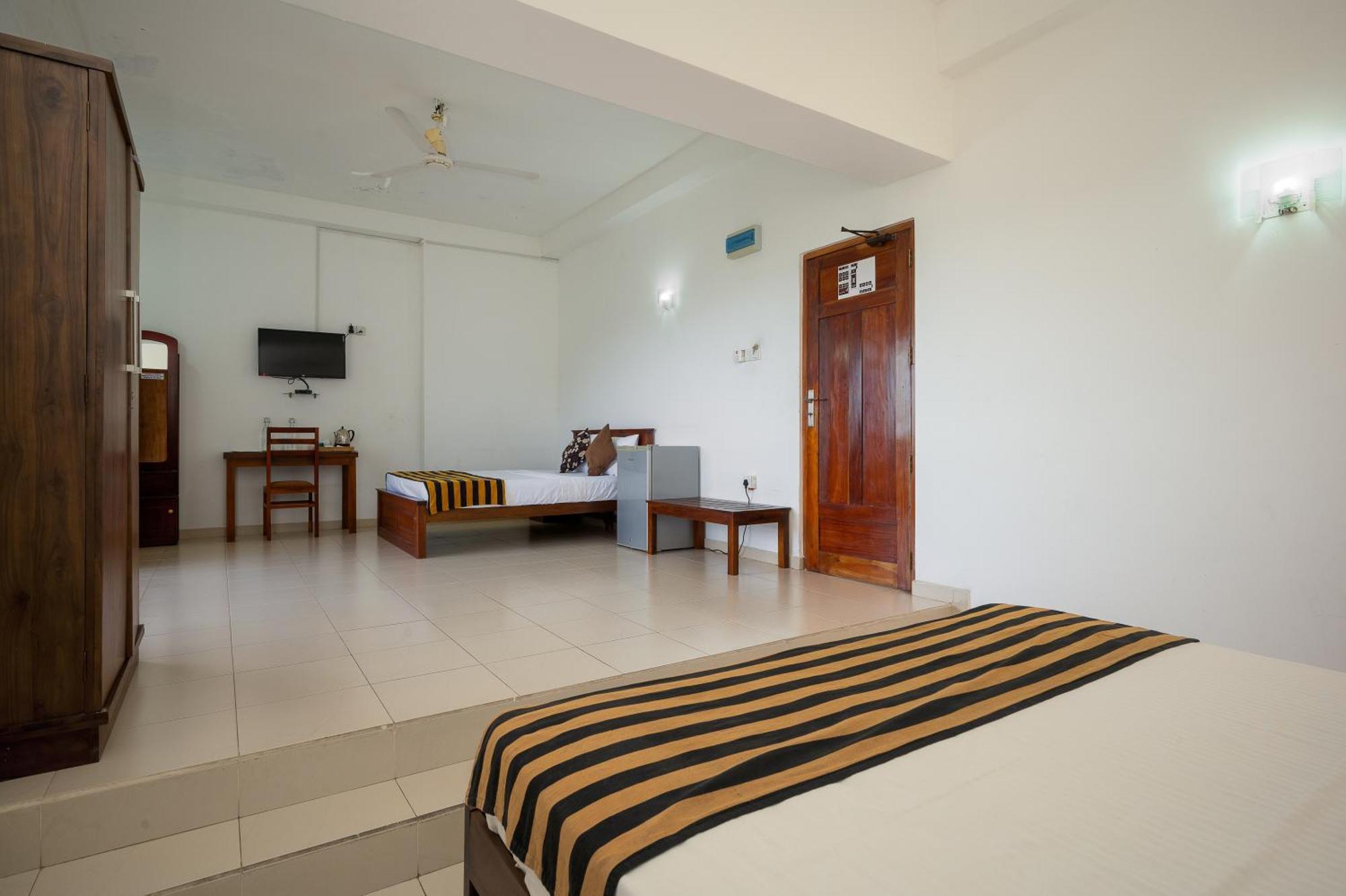 Hotel Oviya Vavuniya Luaran gambar