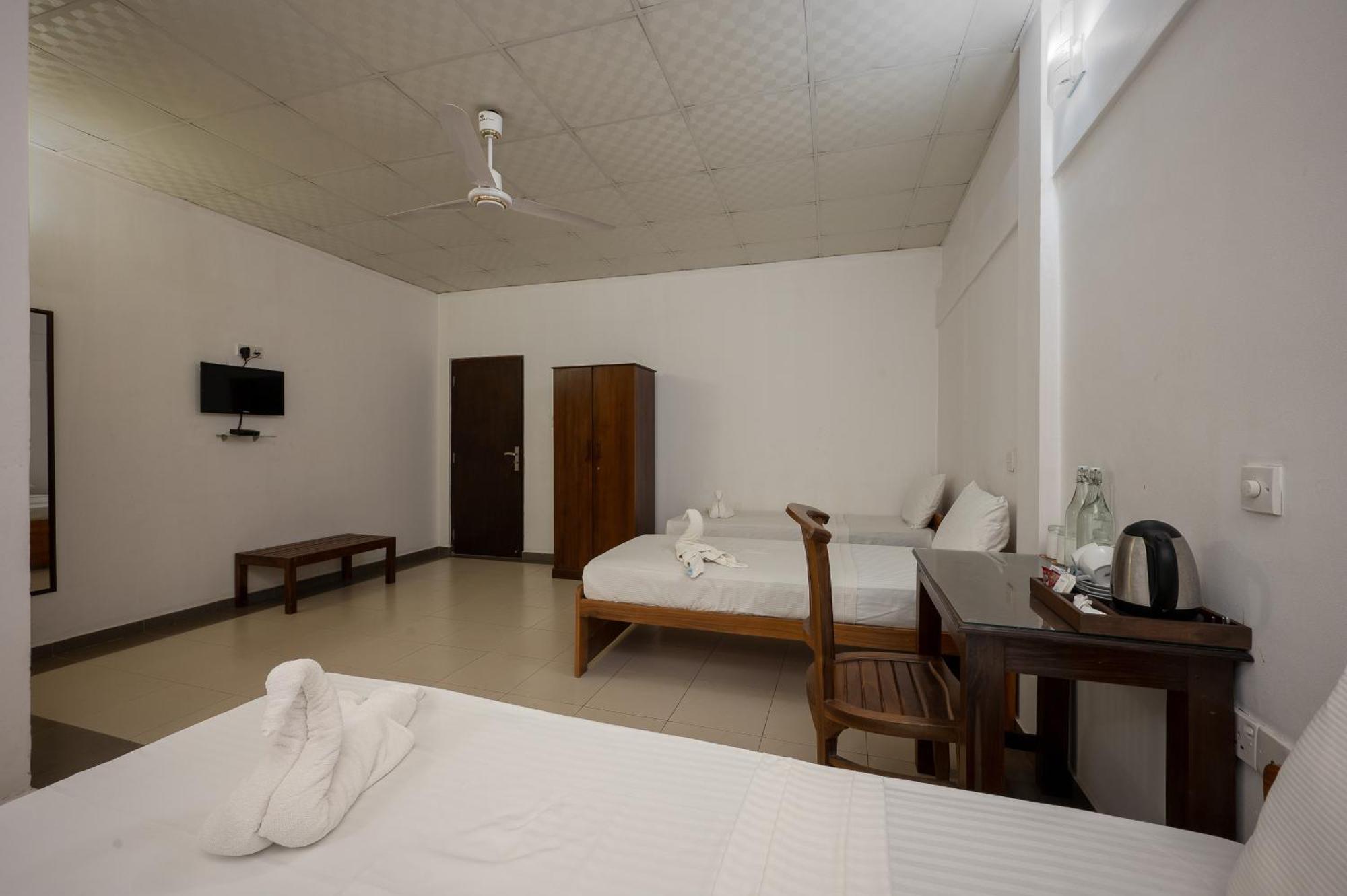 Hotel Oviya Vavuniya Luaran gambar