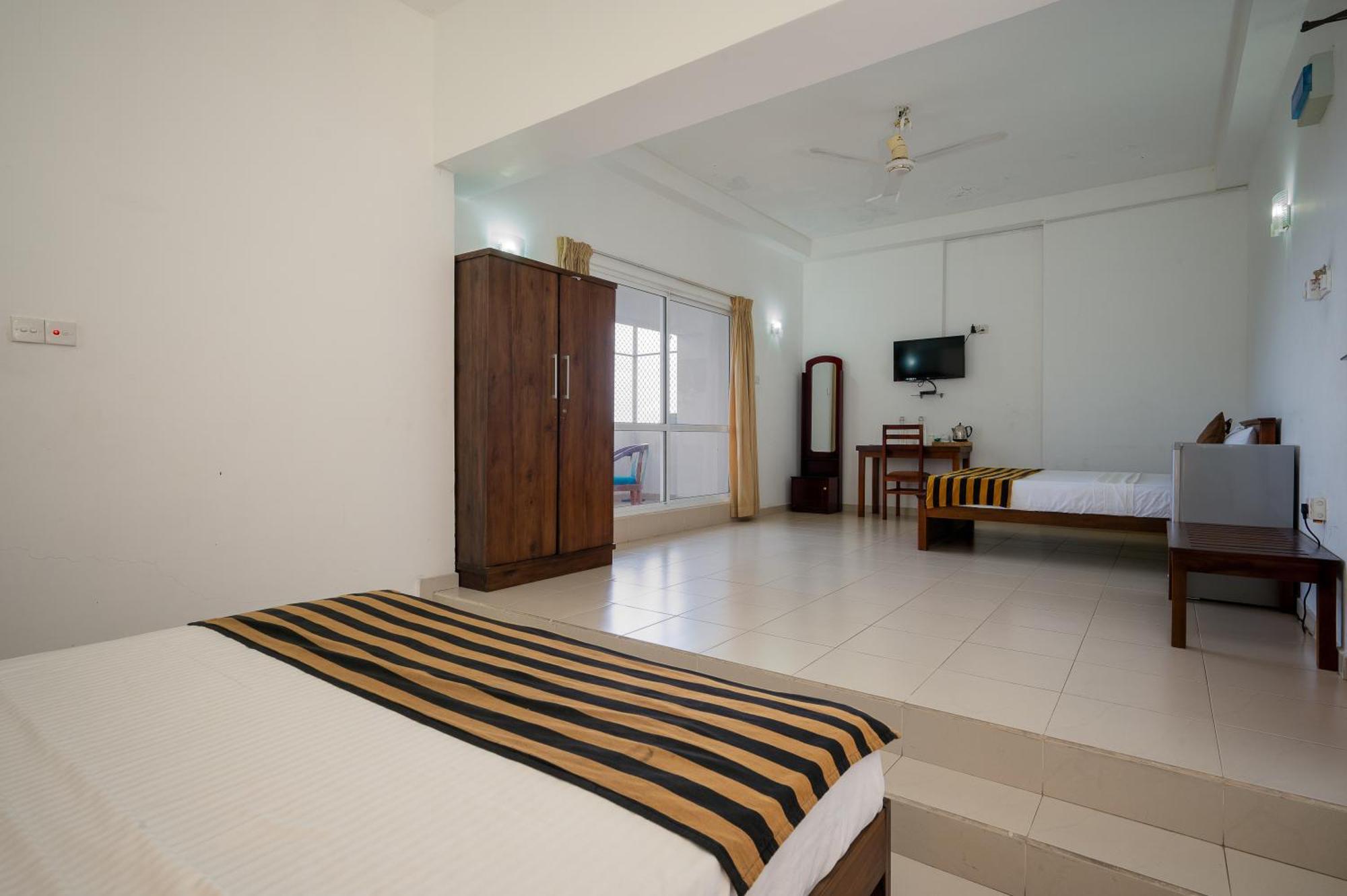 Hotel Oviya Vavuniya Luaran gambar