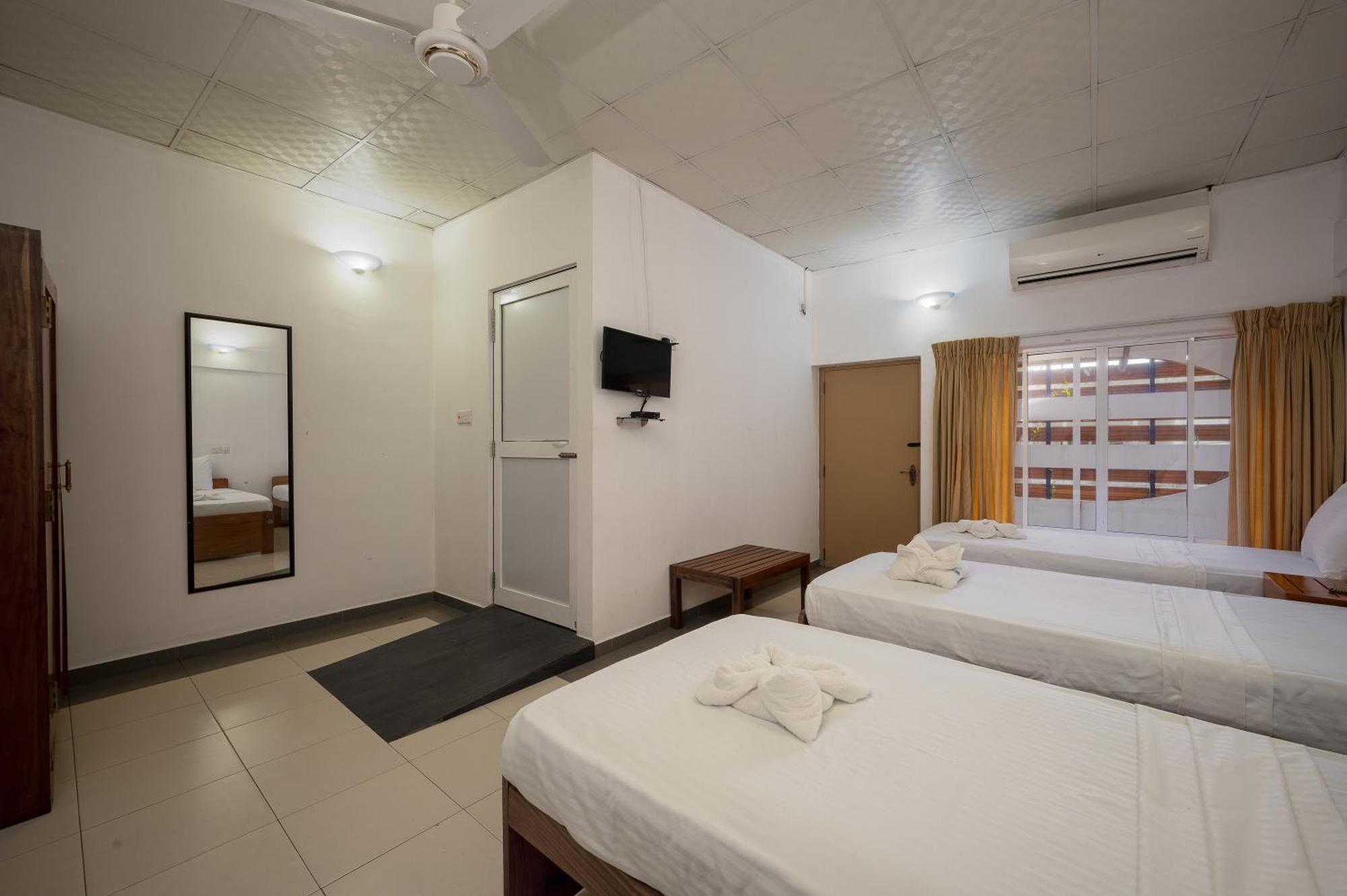 Hotel Oviya Vavuniya Luaran gambar