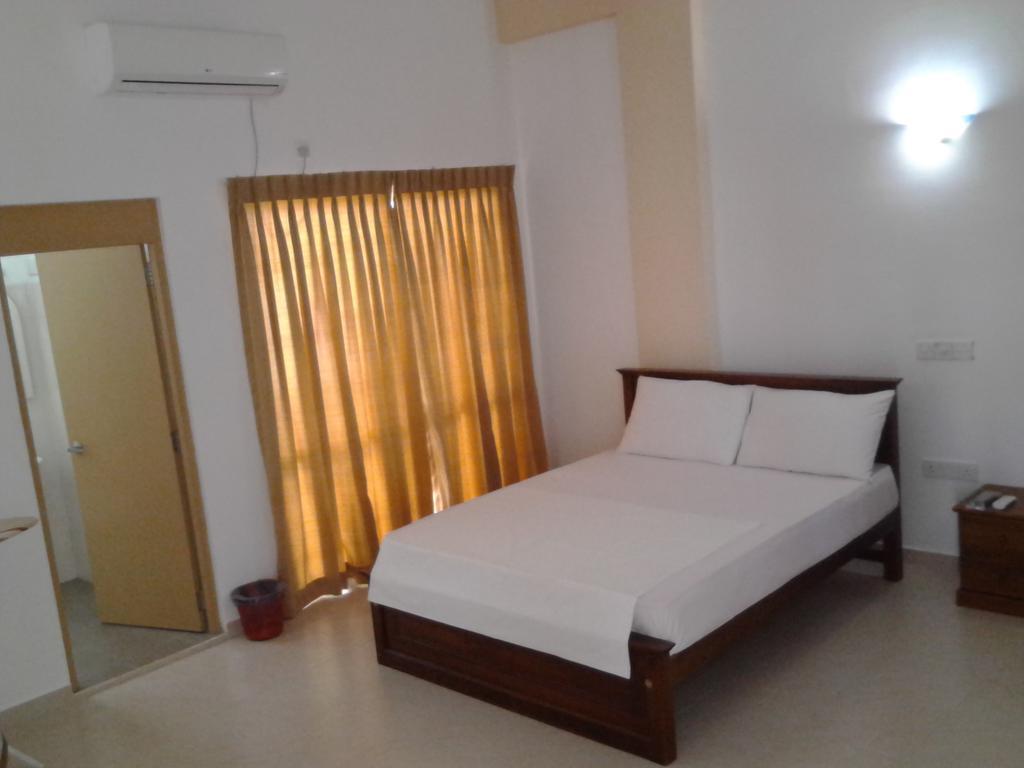Hotel Oviya Vavuniya Luaran gambar