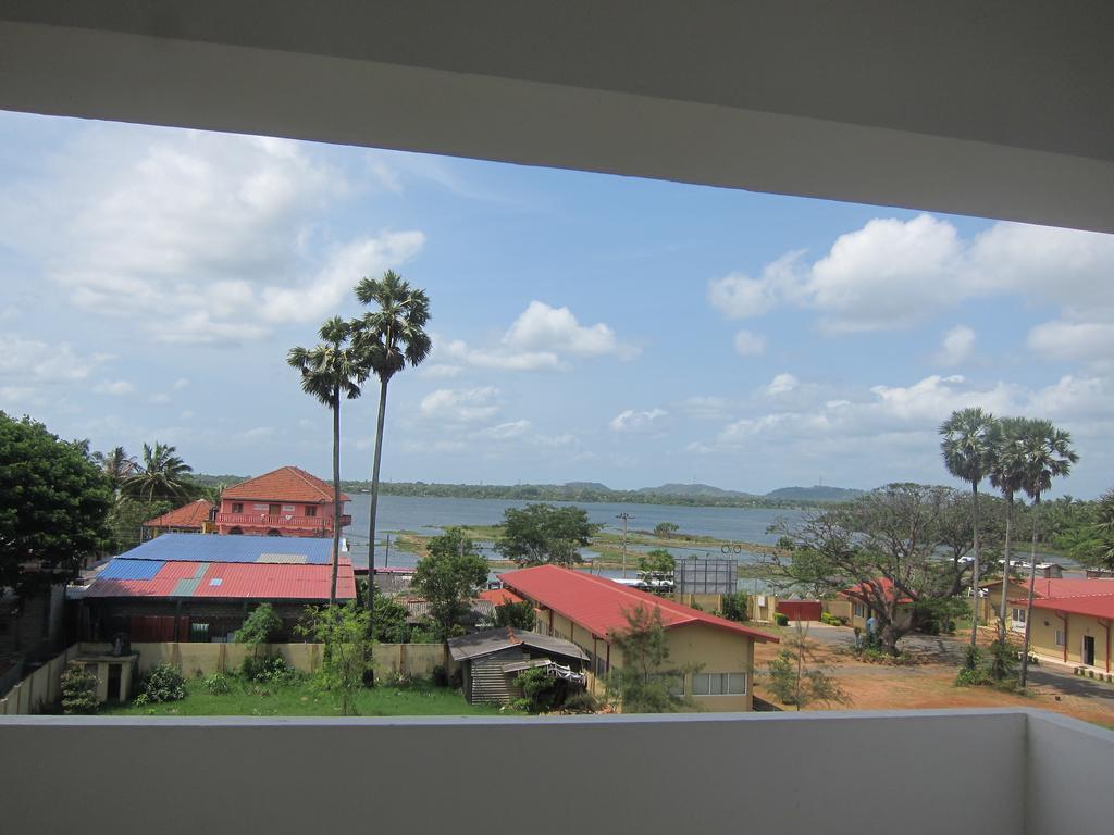 Hotel Oviya Vavuniya Luaran gambar