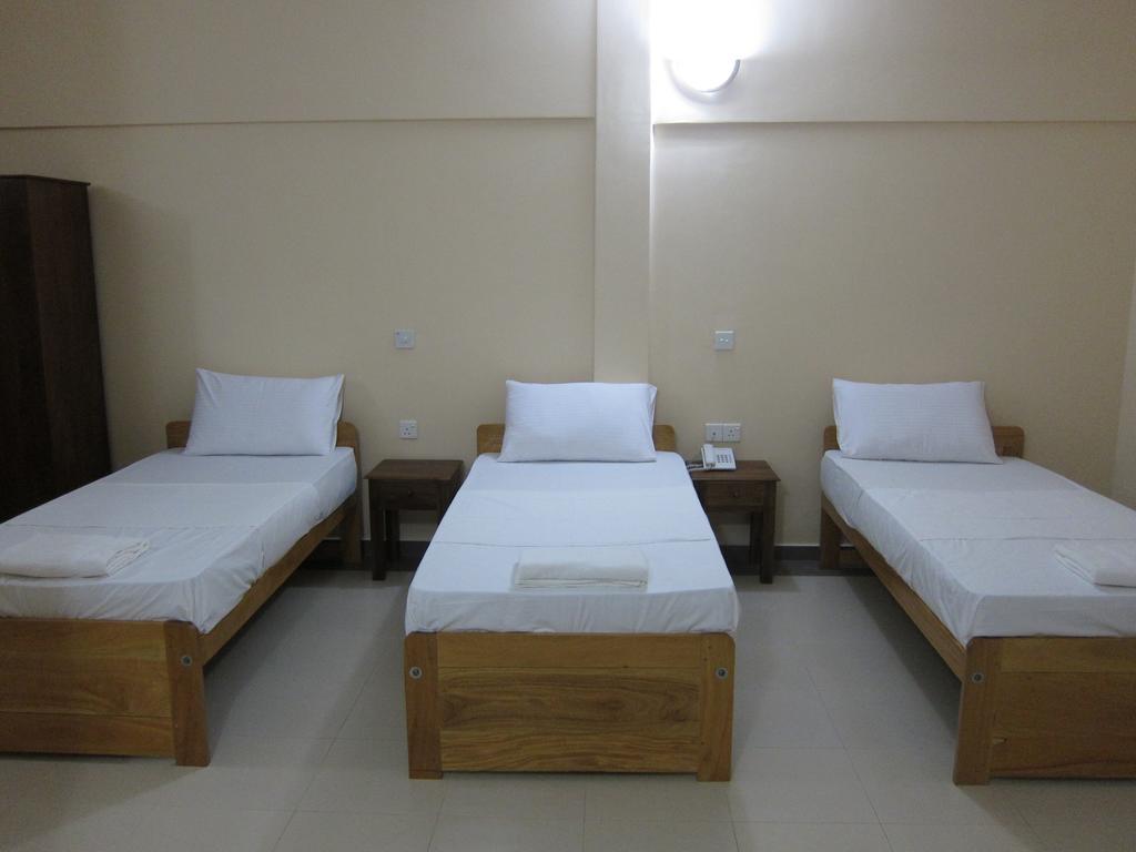 Hotel Oviya Vavuniya Luaran gambar