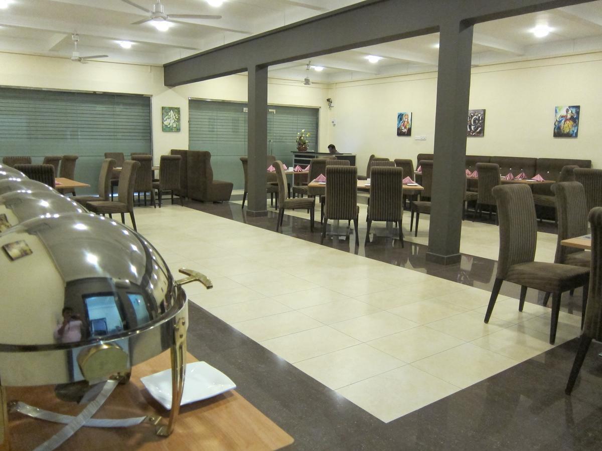 Hotel Oviya Vavuniya Luaran gambar
