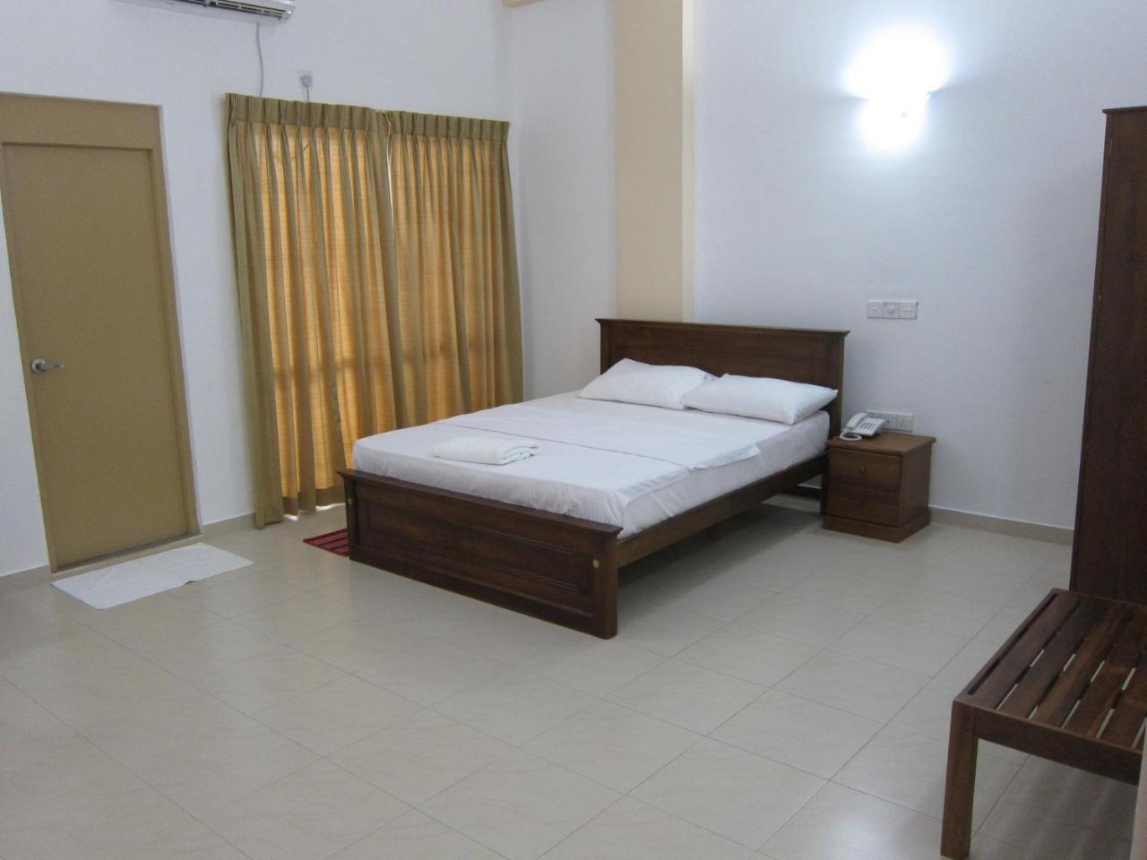 Hotel Oviya Vavuniya Luaran gambar
