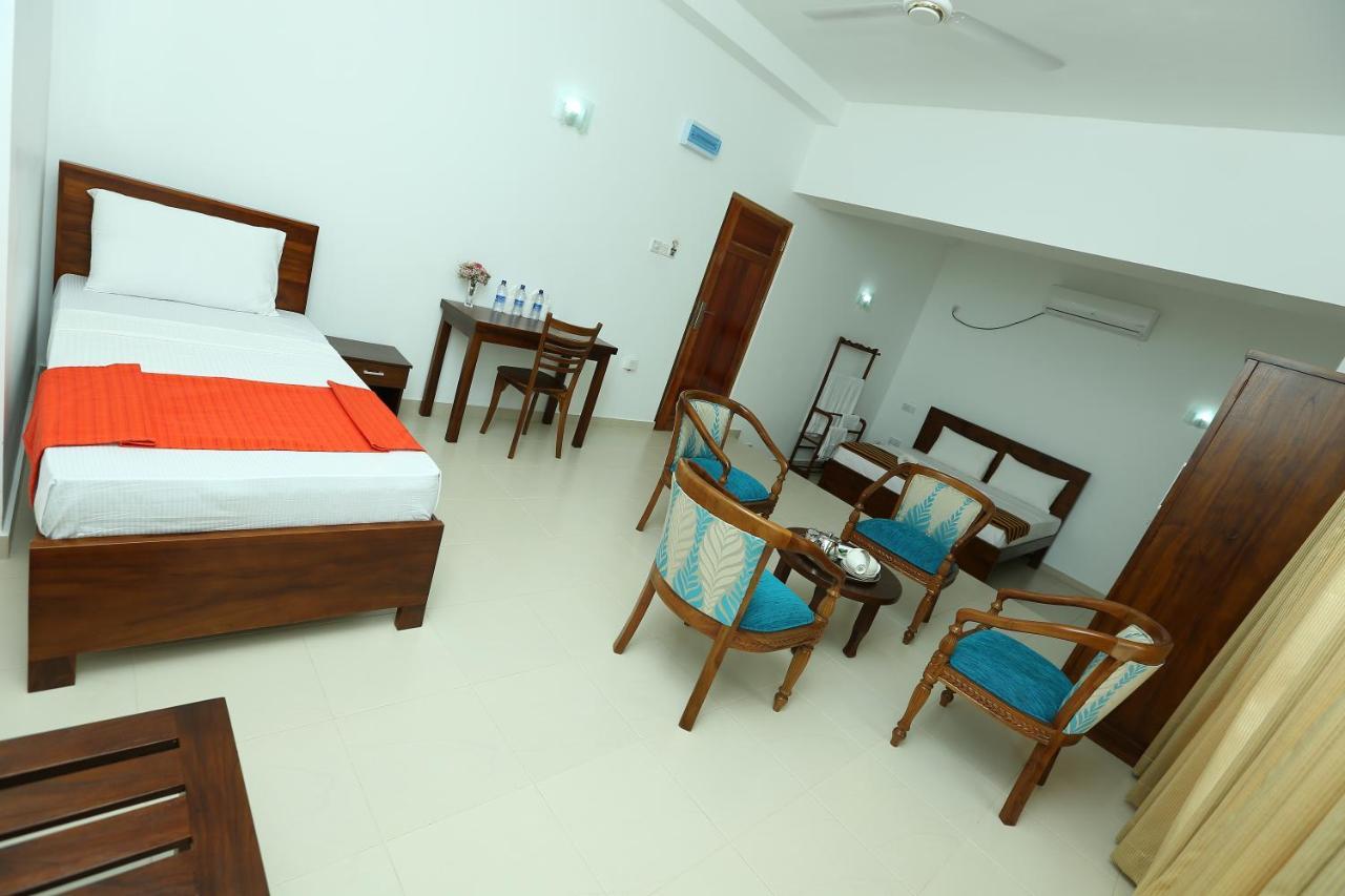 Hotel Oviya Vavuniya Luaran gambar